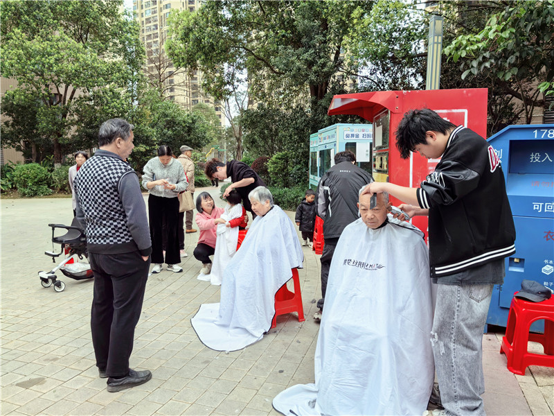 2026年3月5日上午，朝阳北社区在奥园小区开展“传承雷锋精神  践行初心使命 ”学雷锋纪念日活动 (4).jpg