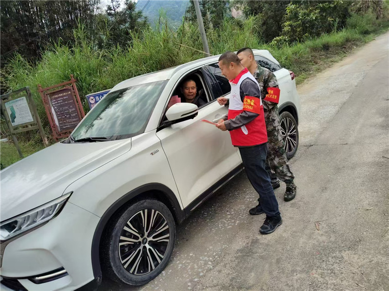 宣传文明祭扫理念 (4).jpg