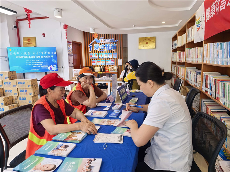 五祖路驿站义诊.jpg