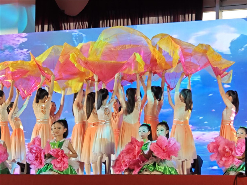 2.韶关市青少年宫表演舞蹈《万紫千红》.jpg