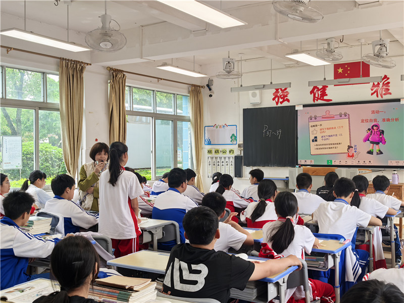 图片1：风烈中学开展思政示范课.jpg