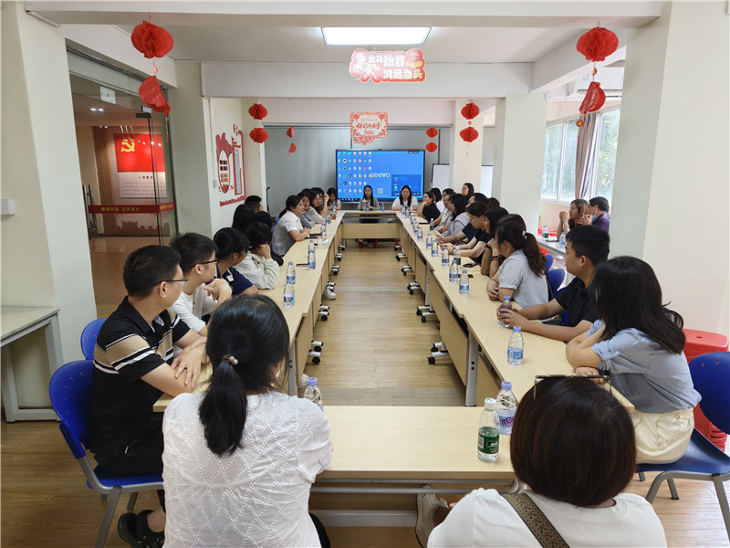 在环园路社区座谈交流.jpg