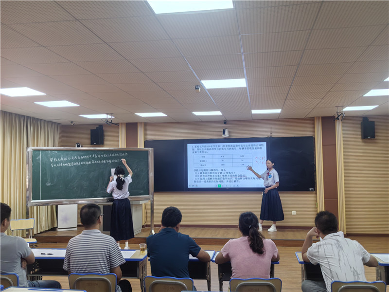 七年级选手说题比赛现场.jpg
