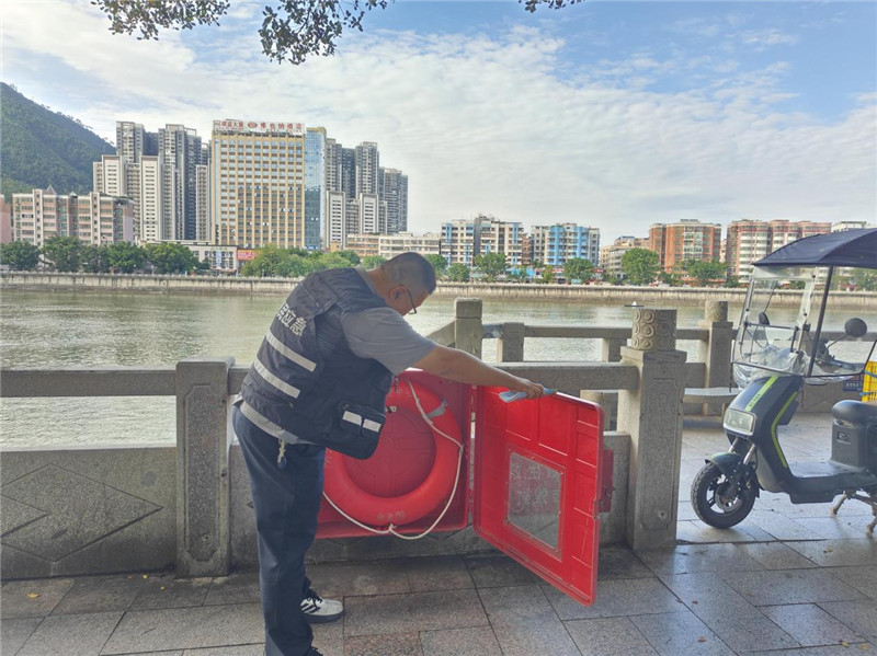 巡查河道.jpg