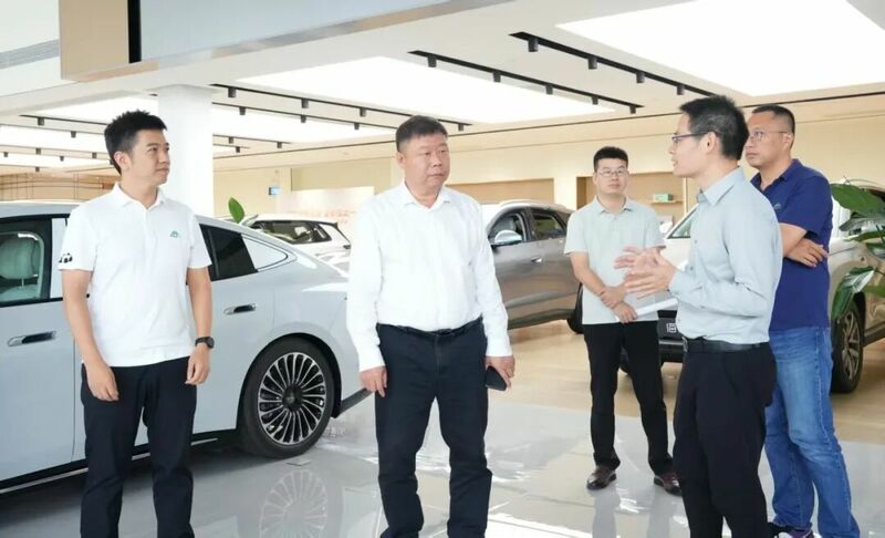 区委书记张广晖深入辖区企业调研