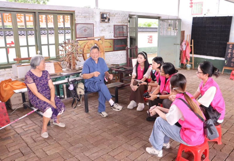 与非遗传承人涂祖座谈 (2).jpg