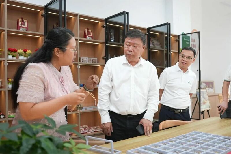 区委书记张广晖深入辖区调研基层党建工作