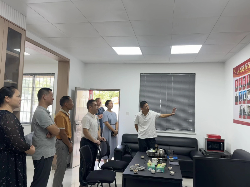 区人大副主任卢建成指导西河镇北片片区联络站规范化建设.jpg