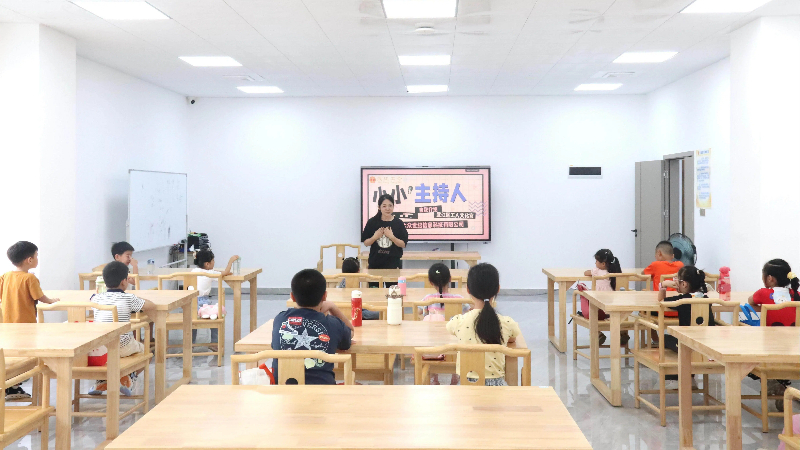 老师授课.jpg