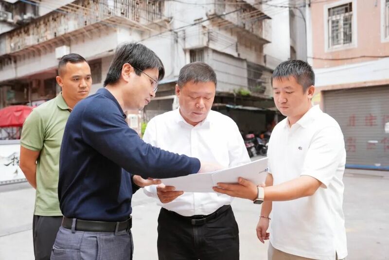 区委书记张广晖调研城市更新和老旧小区改造工作