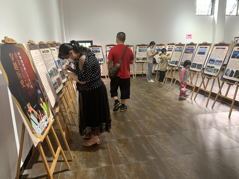 市民在武江区博物馆开展“寻宝之旅”1.jpg