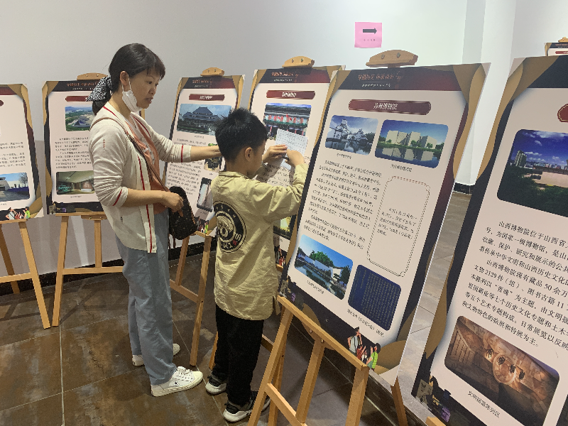 市民在武江区博物馆开展“寻宝之旅”2.jpg
