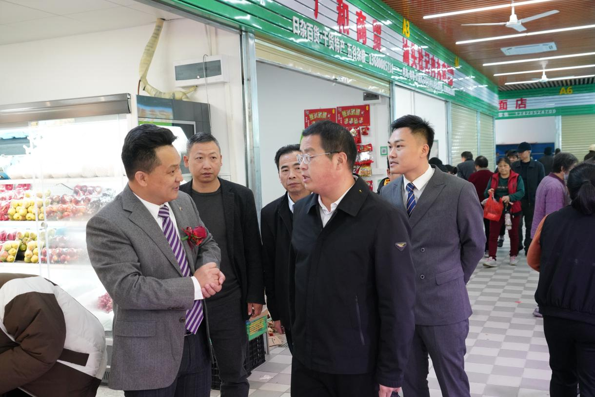 西联镇领导调研市场运行情况.png