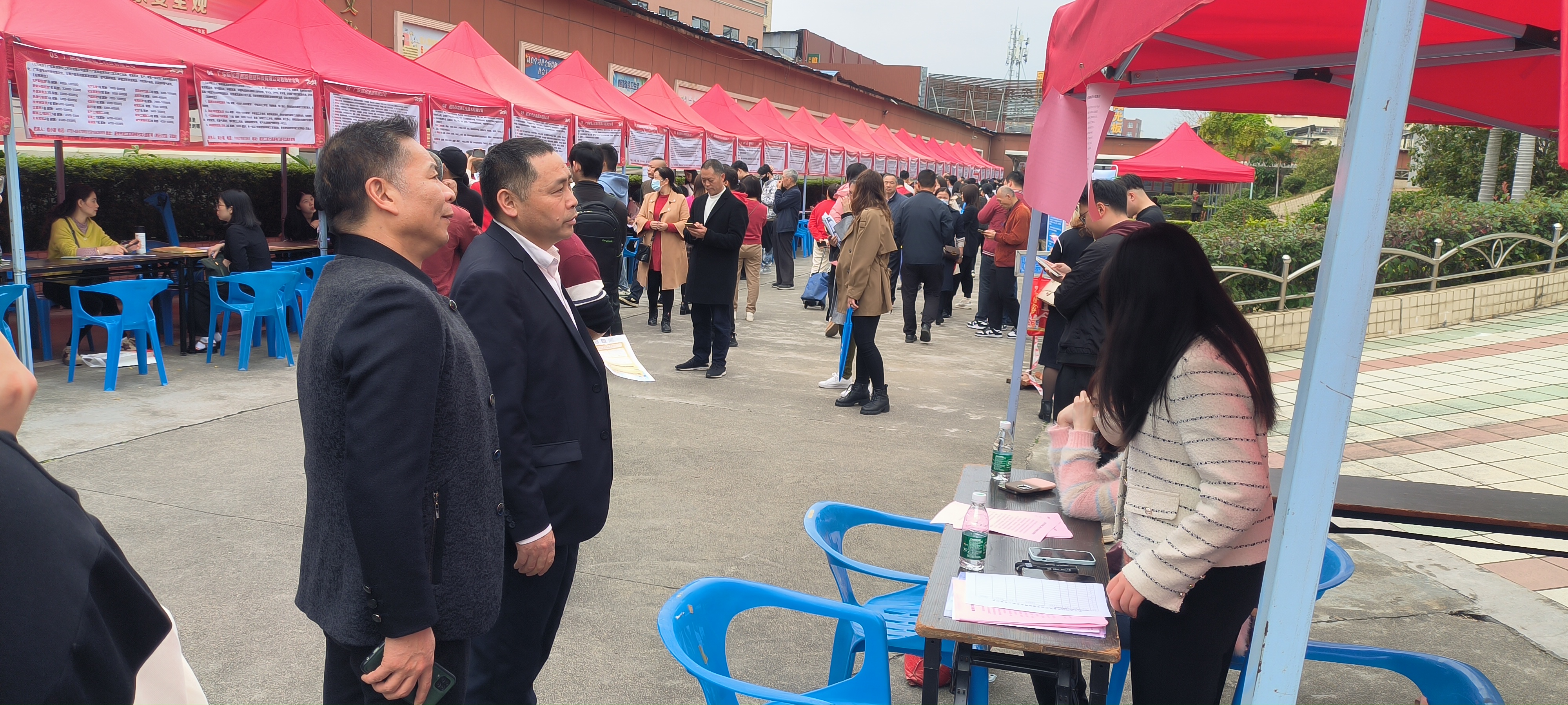 武江区2024年春风行动专场招聘会在西河举行